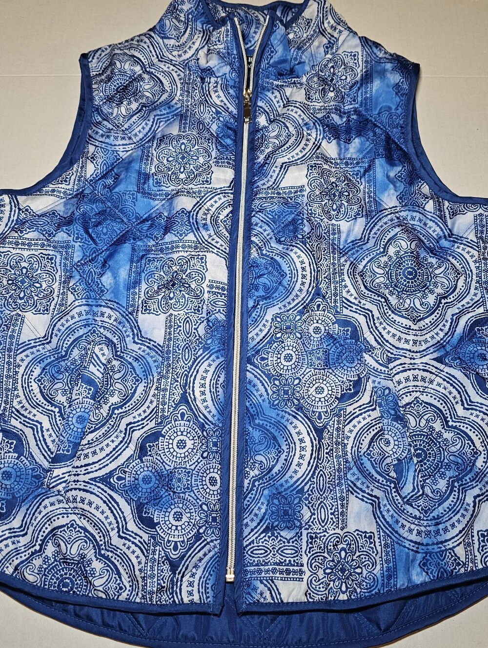 Onque Women's Boho Puffer Vest Size Medium Blue Paisley Geometric